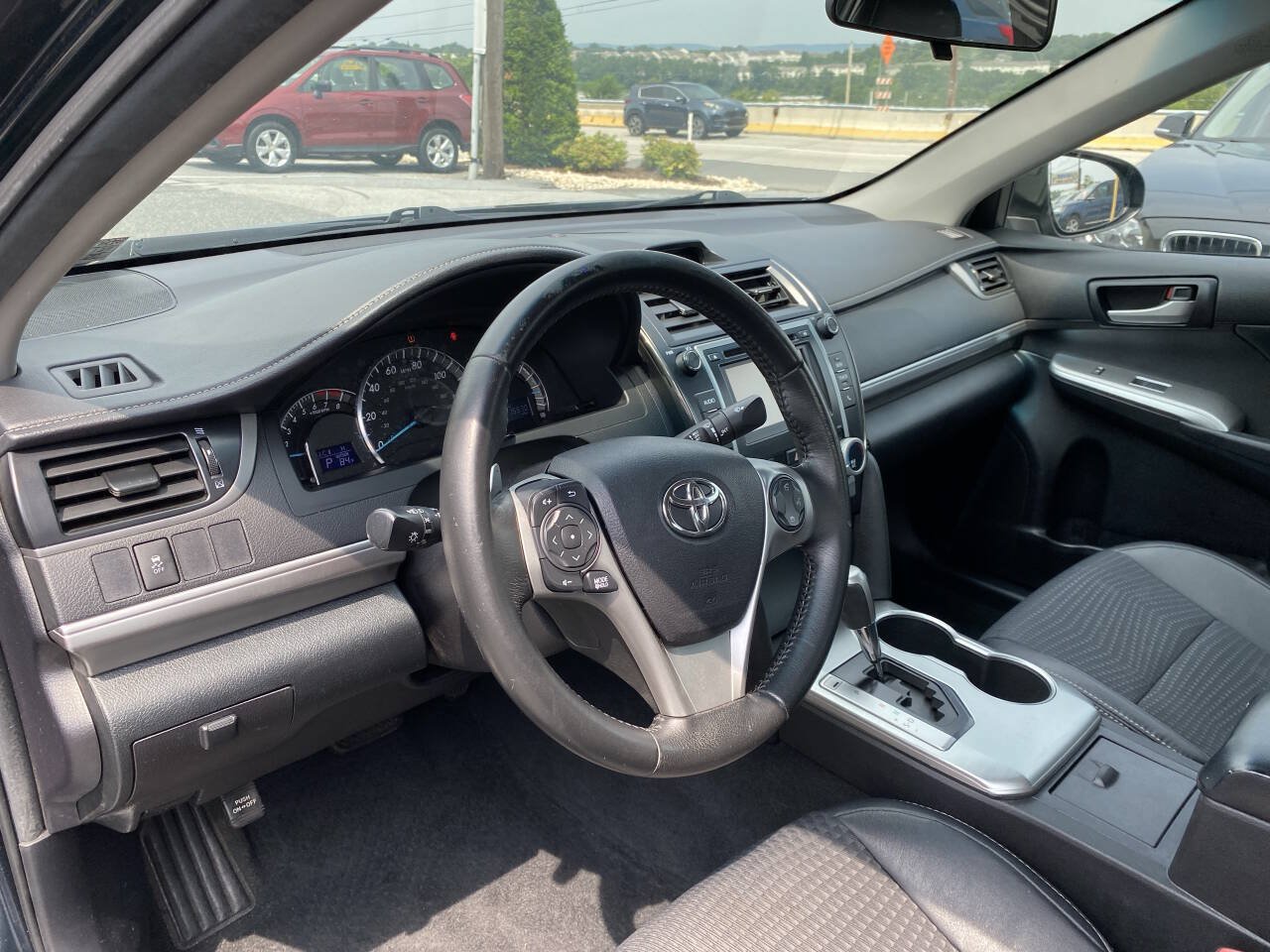 Used 2014 Toyota Camry SE FWD image 11
