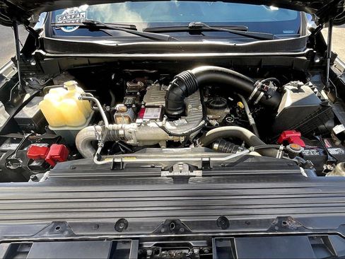 Used 2019 Nissan Titan SV w/ SV Convenience Package image 9