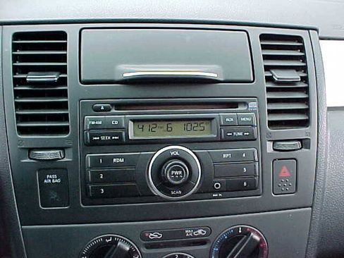 Used 2011 Nissan Versa 1.8 S w/ Plus Pkg FWD image 20