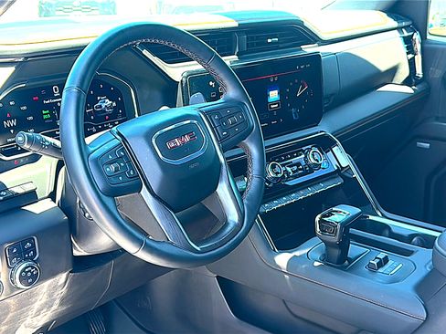 Used 2024 GMC Sierra 1500 AT4 w/ Technology Package AWD/4WD image 12