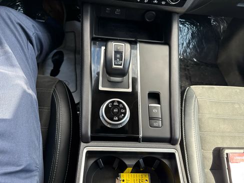 Used 2023 Mitsubishi Outlander SE image 24