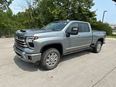 Used 2024 Chevrolet Silverado 2500 High Country w/ High Country Premium Package AWD/4WD image 2