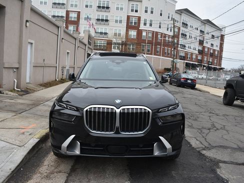 Used 2025 BMW X7 xDrive40i w/ Premium Package image 3