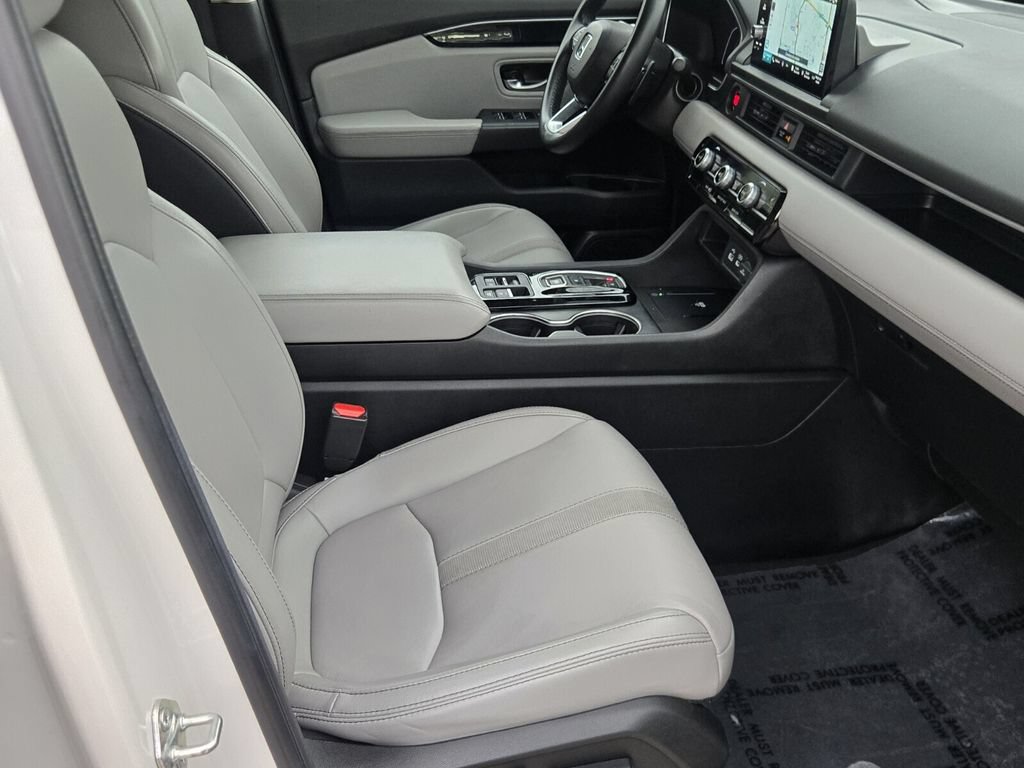 Certified 2025 Honda Pilot Touring image 18