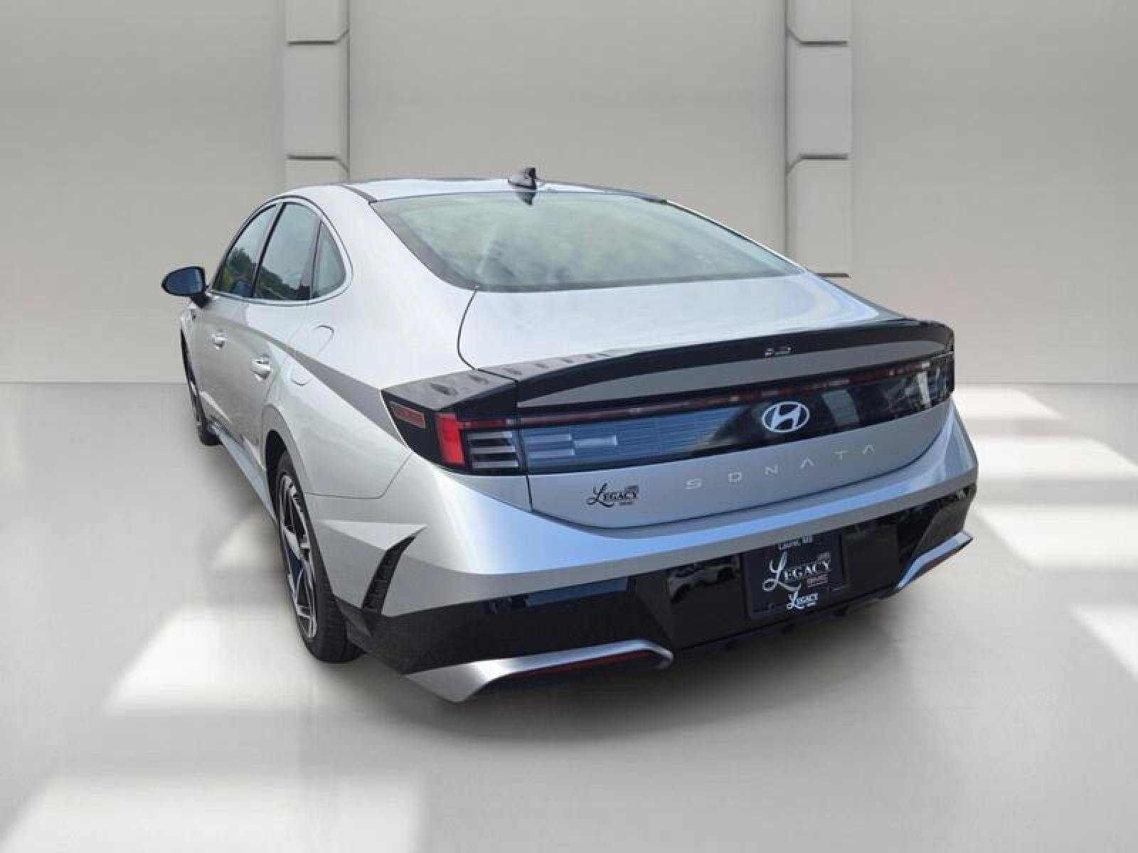 Used 2026 Hyundai Sonata SEL FWD image 5