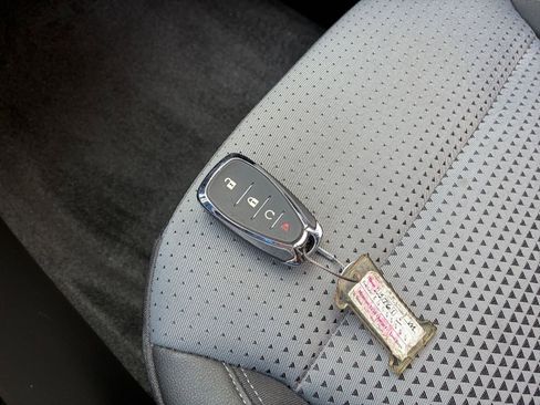 Used 2025 Chevrolet Trax LT w/ LT Convenience Package image 21