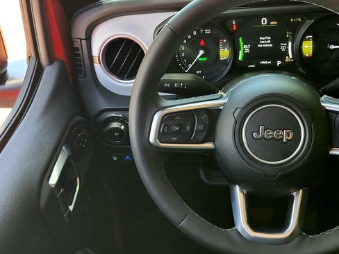 Used 2025 Jeep Wrangler Unlimited Sahara AWD/4WD image 12