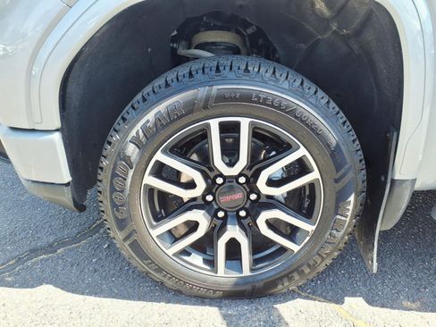 Used 2024 GMC Sierra 1500 AT4 w/ Technology Package AWD/4WD image 11