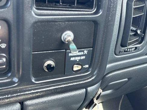 Used 2001 Chevrolet Silverado 1500 2WD Regular Cab w/ Firm Ride Suspension Pkg image 15