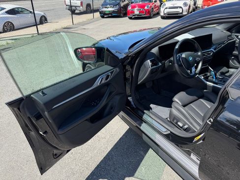 Used 2022 BMW i4 eDrive40 w/ Premium Package image 9
