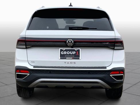New 2026 Volkswagen Taos SE FWD image 4
