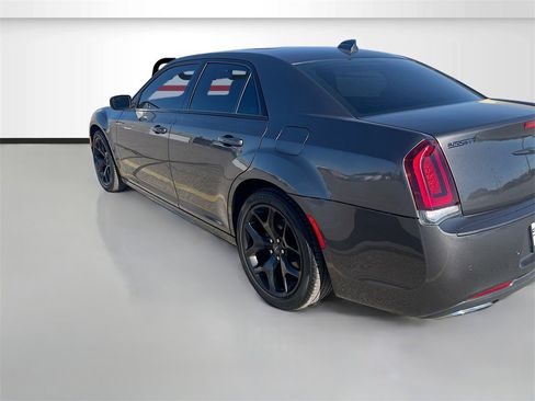Used 2022 Chrysler 300 Touring L w/ Popular Equipment Group image 5