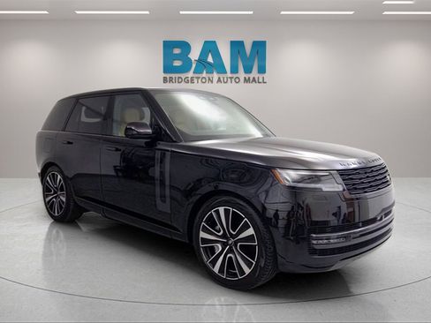 Used 2025 Land Rover Range Rover SE image 1