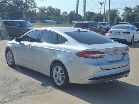 Used 2018 Ford Fusion SE image 3