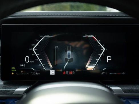 Used 2023 BMW 760i xDrive w/ Executive Package image 29