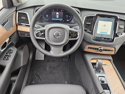 New 2025 Volvo XC90 B6 Plus w/ Protection Package image 6