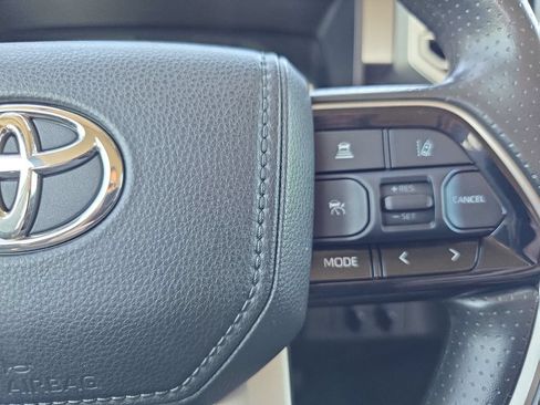 Used 2022 Toyota Tundra SR5 w/ SR5 Convenience Package AWD/4WD image 18