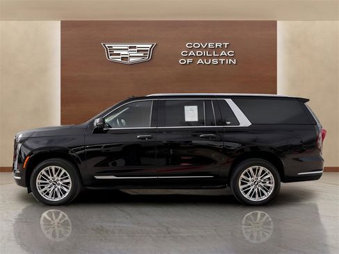 Certified 2025 Cadillac Escalade ESV Premium Luxury image 2