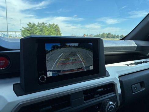 Used 2024 Toyota Tacoma TRD Off-Road image 22