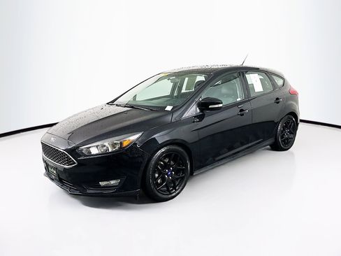 Used 2016 Ford Focus SE w/ Equipment Group 201A image 3
