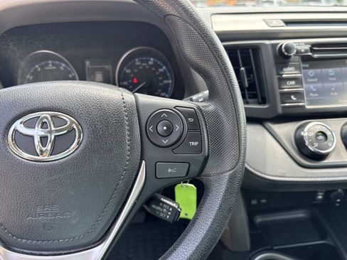 Used 2017 Toyota RAV4 LE FWD image 23