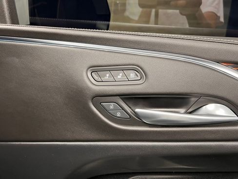 Used 2023 Cadillac Escalade Premium Luxury image 17