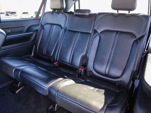 Used 2024 Jeep Wagoneer L Series II RWD image 20