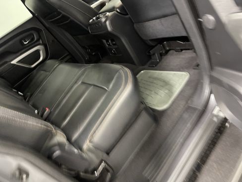 Used 2016 Nissan Titan SL image 21