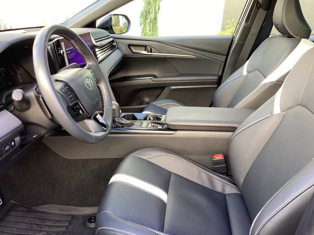 Used 2026 Toyota Camry Hybrid w/ Multimedia Upgrade Package AWD/4WD image 5