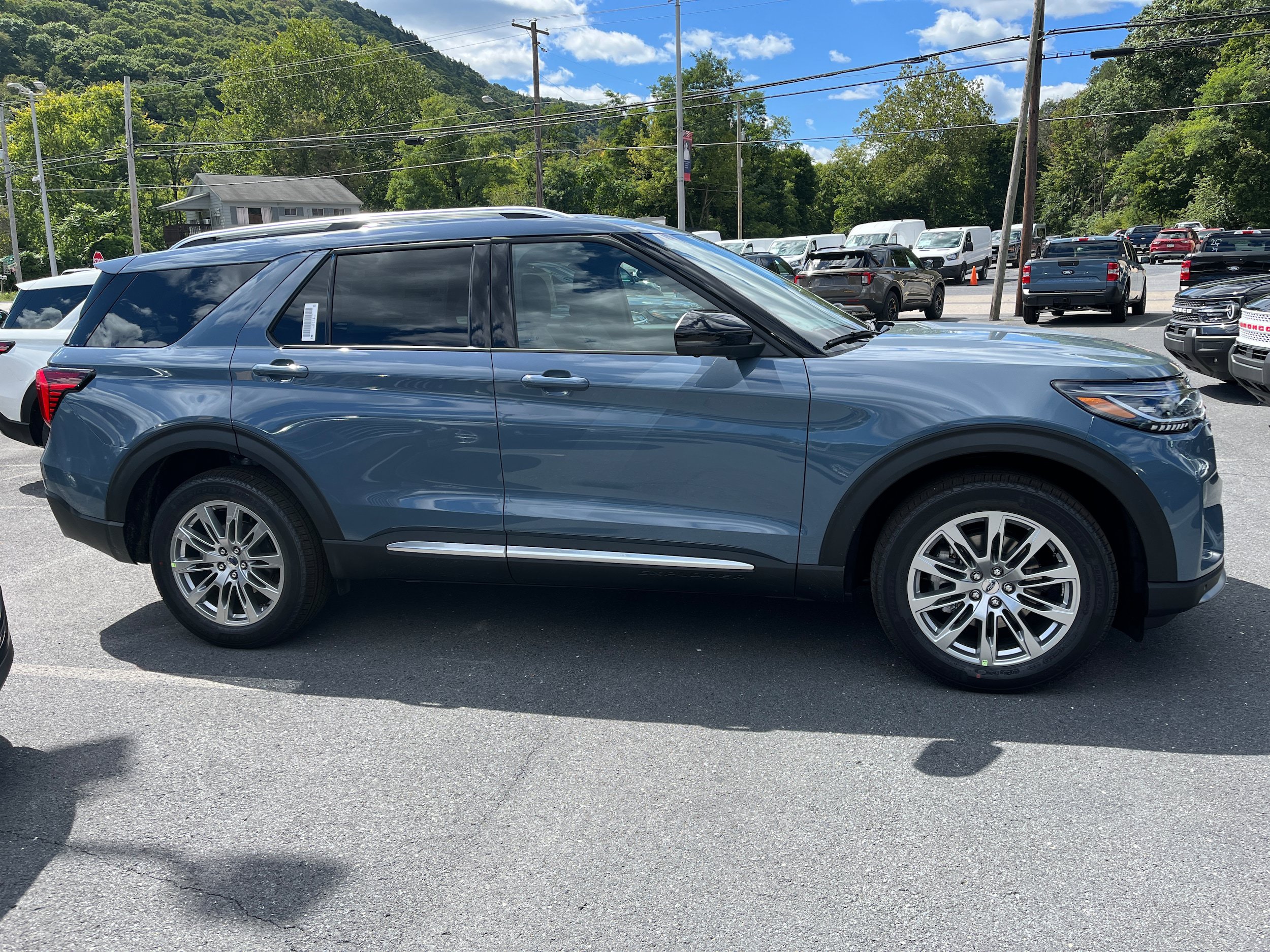New 2027 Ford Explorer Platinum w/ LUX Leather Package AWD/4WD image 5