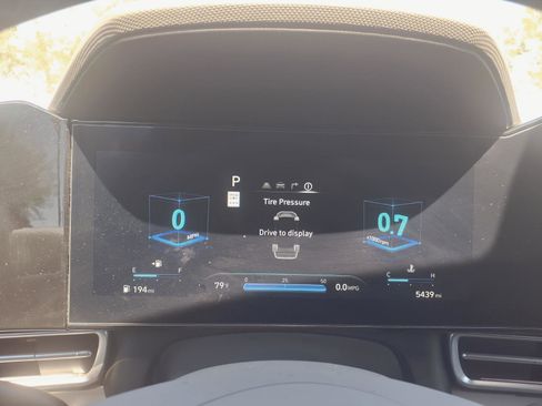 Certified 2025 Hyundai Elantra SEL FWD image 25