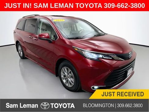 Used 2022 Toyota Sienna XLE FWD image 1