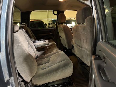 Used 2006 Chevrolet Silverado 3500 LT w/ Heavy-Duty Power Package image 45