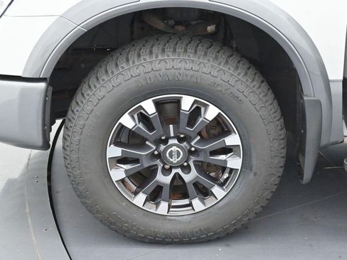 Used 2018 Nissan Titan PRO-4X w/ Pro-4x Convenience Package AWD/4WD image 38
