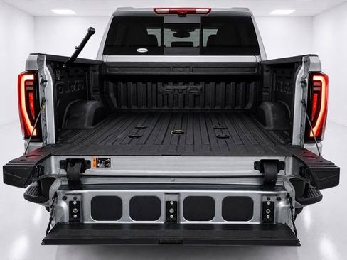 Used 2024 GMC Sierra 2500 AT4 w/ AT4 Premium Plus Package AWD/4WD image 9