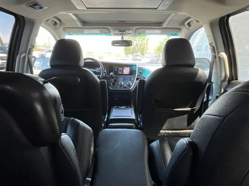 Used 2016 Toyota Sienna SE Premium FWD image 30