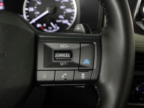 Certified 2025 Nissan Rogue SV image 27