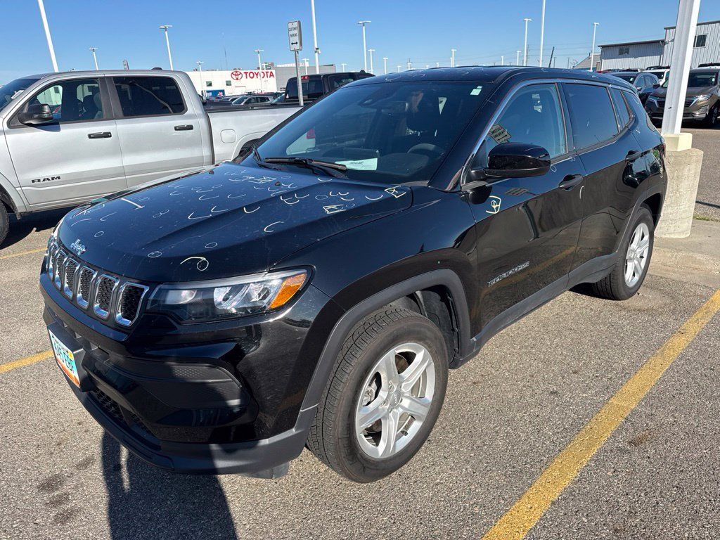 Used 2023 Jeep Compass Sport AWD/4WD image 3
