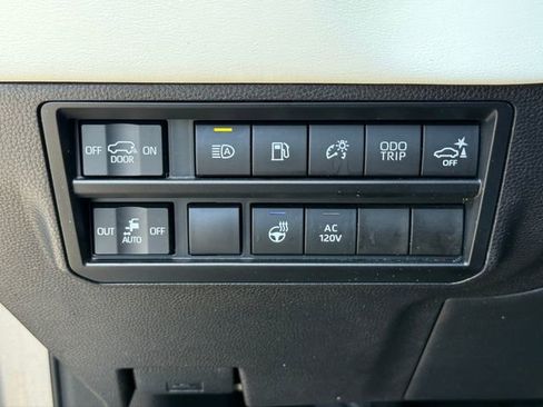 Used 2024 Toyota Sequoia Capstone AWD/4WD image 20