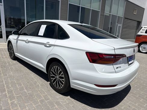 Used 2019 Volkswagen Jetta SE w/ Cold Weather Package FWD image 3