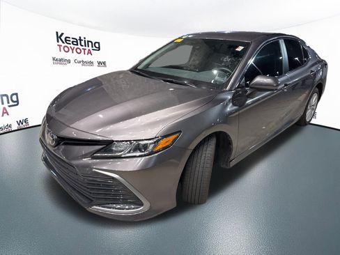 Used 2023 Toyota Camry LE image 3