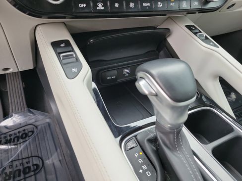 Certified 2024 Kia Telluride EX w/ EX Captain's Chair Package FWD image 21