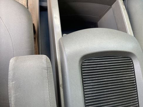 Used 2005 Nissan Titan SE image 34