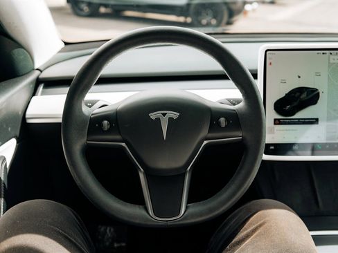 Used 2021 Tesla Model Y Long Range AWD/4WD image 21