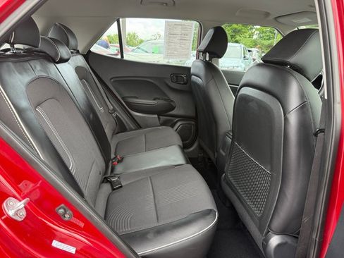 Used 2023 Hyundai Venue Limited w/ Cargo Package FWD image 18