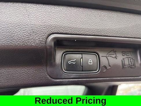 Used 2022 Ford Explorer XLT image 38