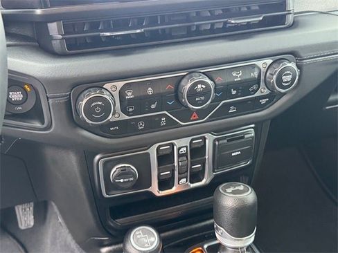 Used 2024 Jeep Wrangler Sahara image 23