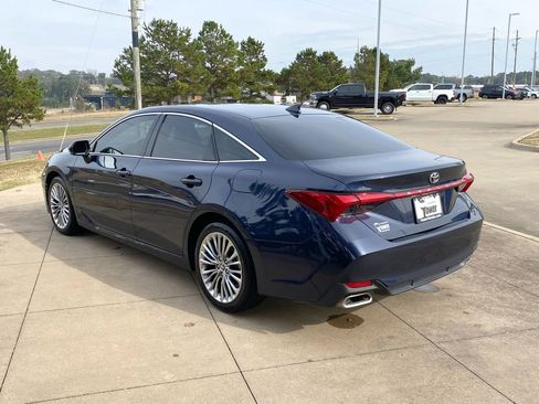 Used 2019 Toyota Avalon Limited image 4