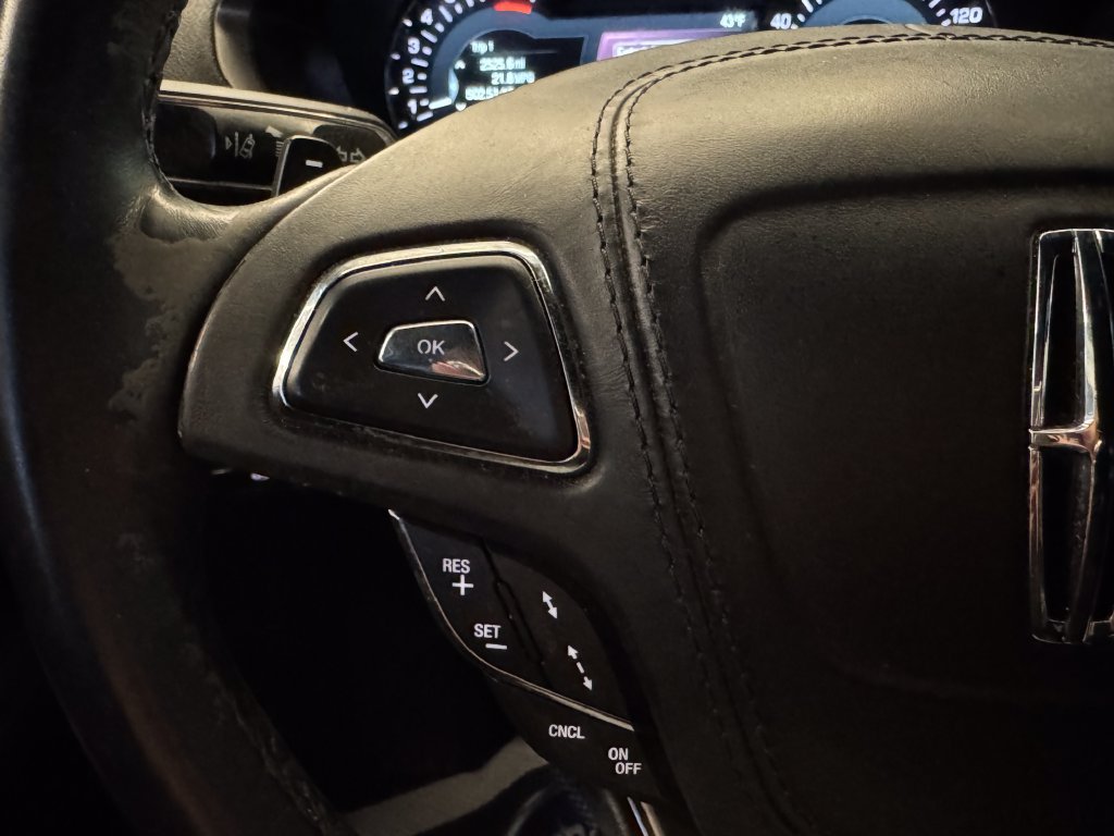 Used 2019 Lincoln MKZ Reserve FWD image 11