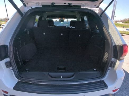 Used 2019 Jeep Grand Cherokee Laredo image 31